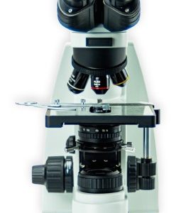 MICROSCOPIO TRIOCULAR BIOLÓGICO TIPO C